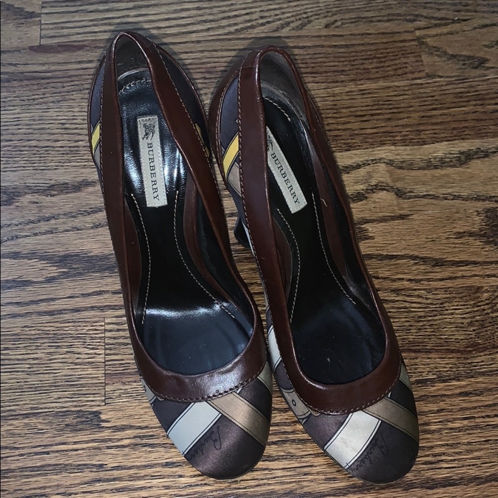 Burberry Pumps, Rounded Toe  (Vintage)